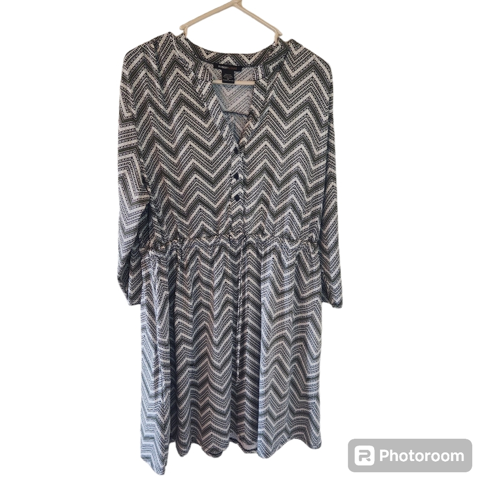 Robert Louis green and cream Chevron pattern dress. Size XL